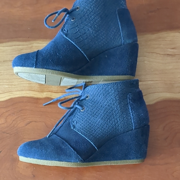 Toms Navy Suede Lace-Up Ankle Boots - Picture 3 of 5